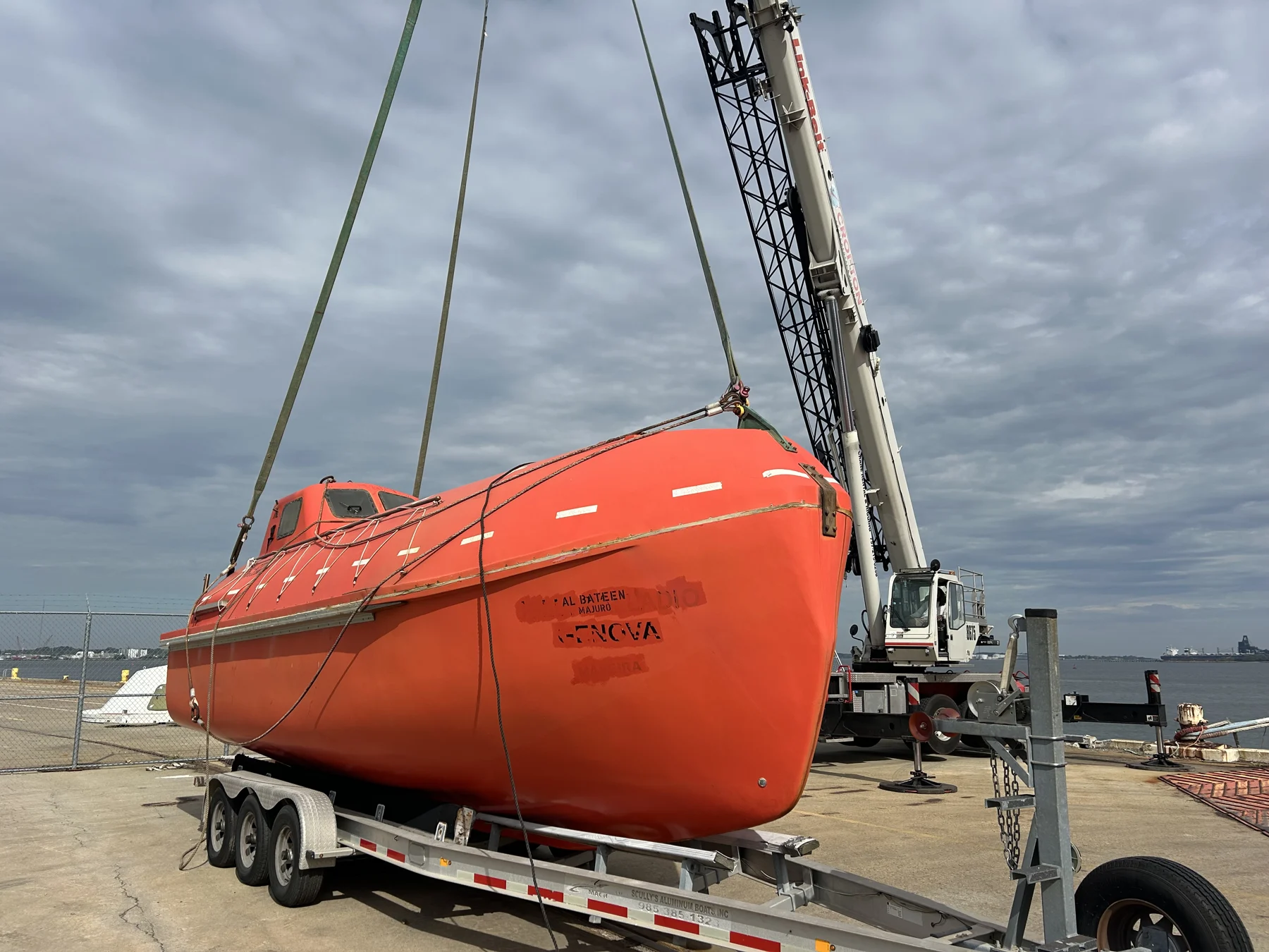 Small vessel being lifted